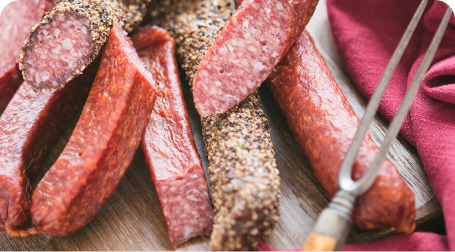 Diverse Roh- und Dauerwürste