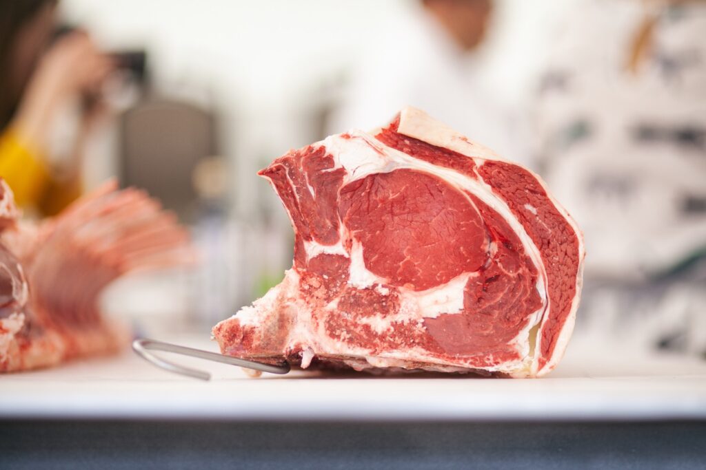 angeschnittenes Stück Fleisch
